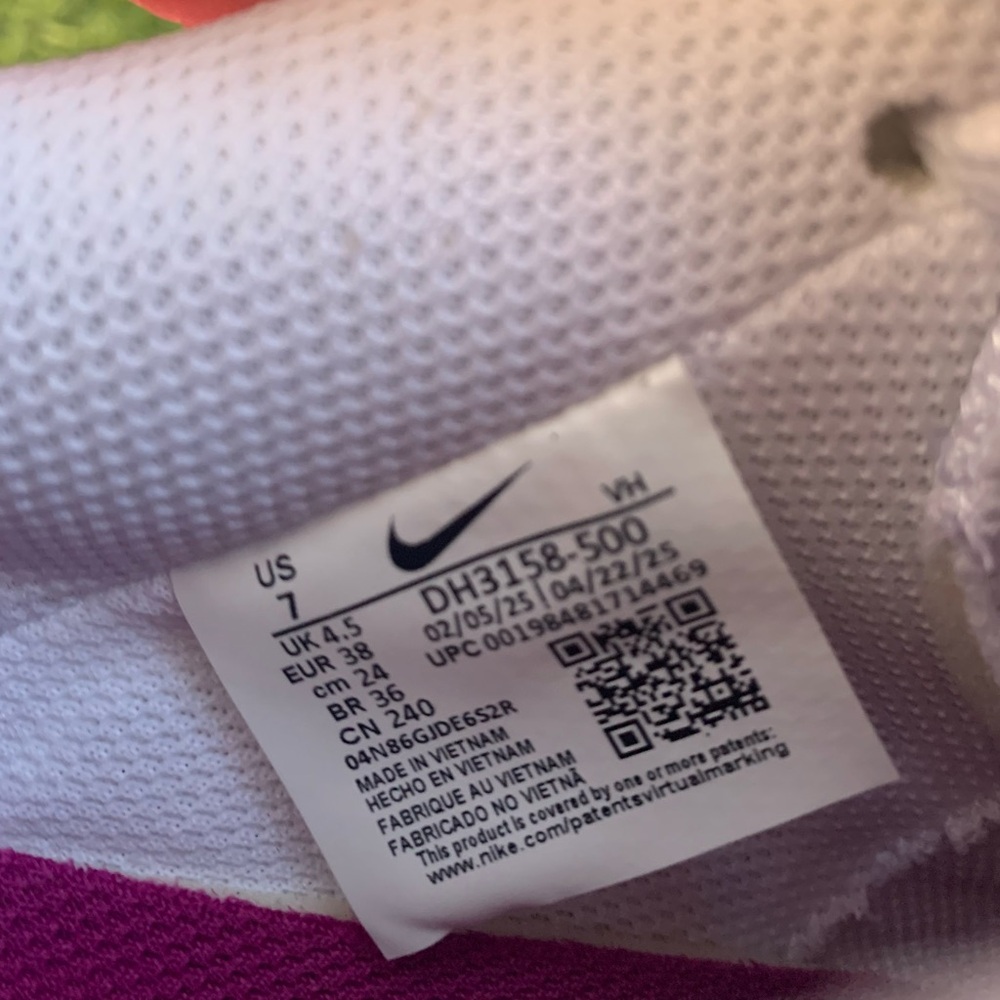 Nike White Sneakers with Magenta Swoosh - Picture 8 of 9